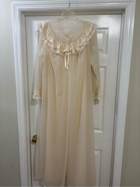 Shadowline vintage ivory sheer peignoir negligee gown and robe, all nylon